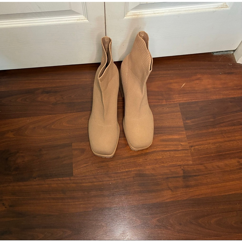 Women's Unbranded Beige Knit Heeled Boots Size. 8.5 - Picture 1 of 6
